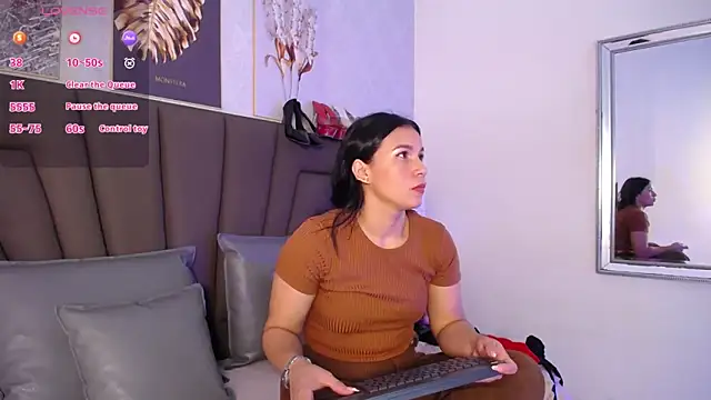 Sofi Perez  online show from May 1, 11:13 am