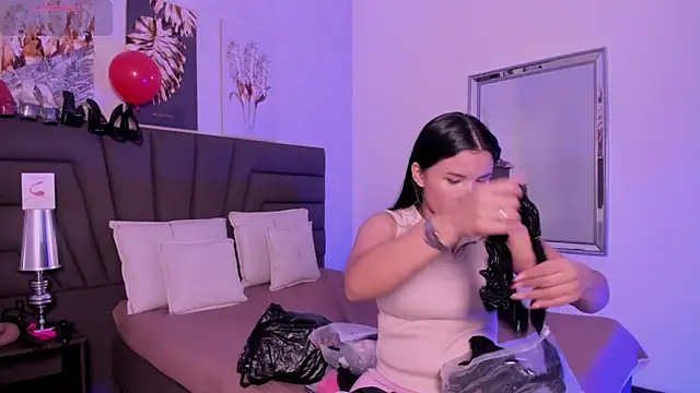 Sofi Perez  online show from February 17, 11:20 am