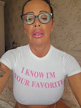 Misses-Cougar online show from May 21, 6:00 am