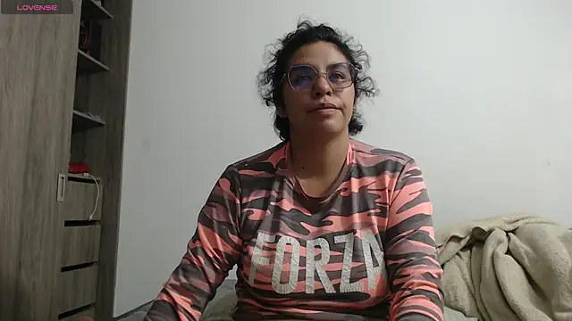 Snapshot of Anne_purple chatting on September 18, 6:06 pm Anne purple online show from September 18, 6:06 pm