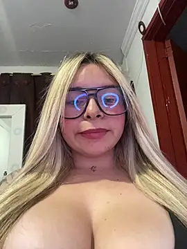 CristalGmez online show from July 10, 3:40 am