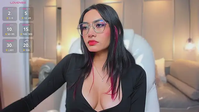 AzuraKindong online show from February 3, 7:18 pm