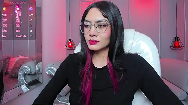 AzuraKindong online show from December 17, 7:40 pm