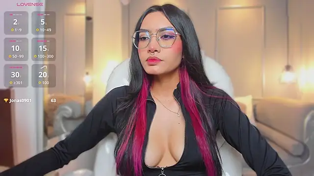 AzuraKindong online show from February 6, 7:39 pm