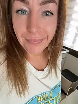 ChristinaSiemone online show from June 15, 6:30 pm