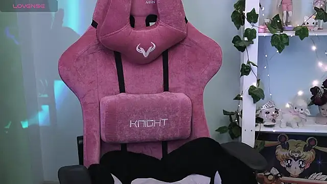 prettybones online show from March 8, 2:04 am