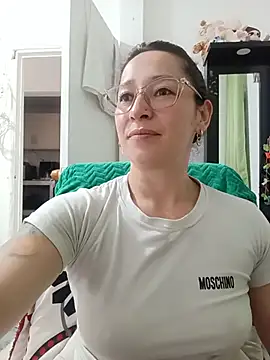 emilypoppy3 online show from June 26, 6:20 pm