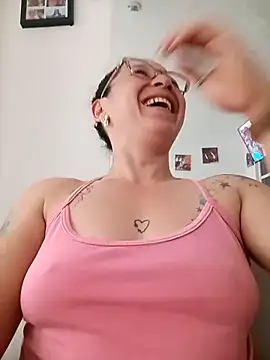 emilypoppy3 online show from May 1, 10:02 pm