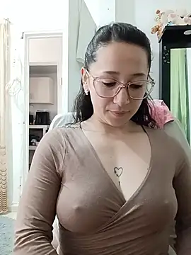 emilypoppy3 online show from July 3, 7:31 pm
