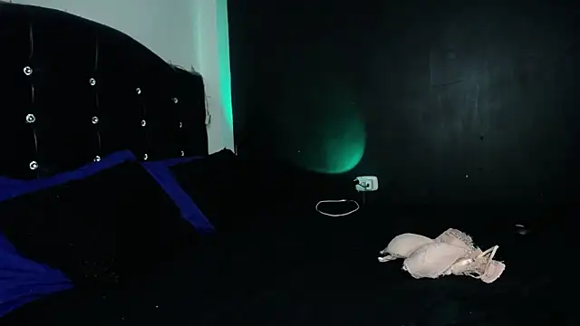 curvy cutie online show from March 14, 3:35 pm