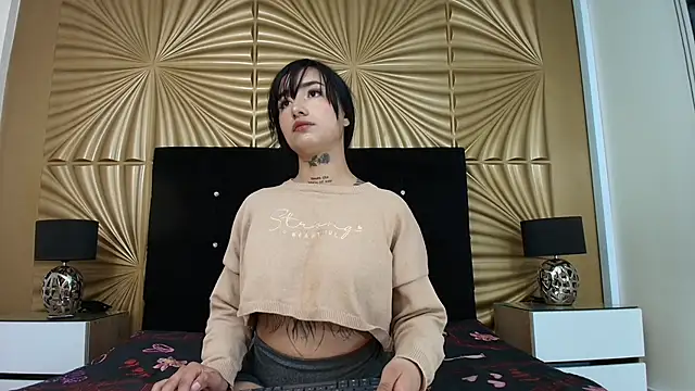 emmily keller19 online show from November 10, 1:28 pm