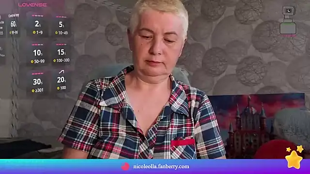 NicoleOlla online show from May 1, 11:52 pm