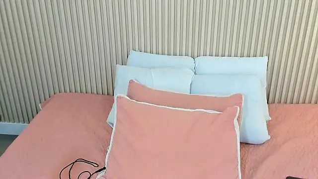 charlottebrowns  online show from June 26, 12:28 pm