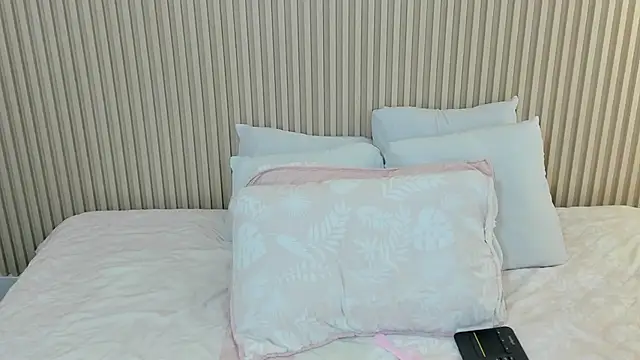 charlottebrowns  online show from June 21, 5:55 am