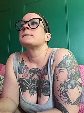quinnmariexo online show from May 4, 6:01 pm