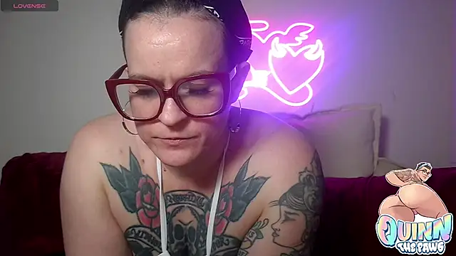 quinnmariexo online show from November 18, 10:00 pm