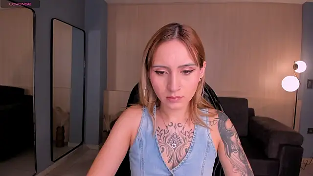 MollySundersX online show from August 1, 8:33 pm