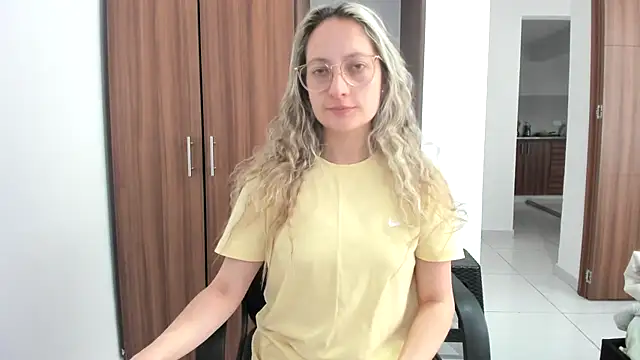 Snapshot of Adele_johnsonn1 chatting on September 15, 3:31 pm Adele johnsonn1 online show from September 15, 3:31 pm