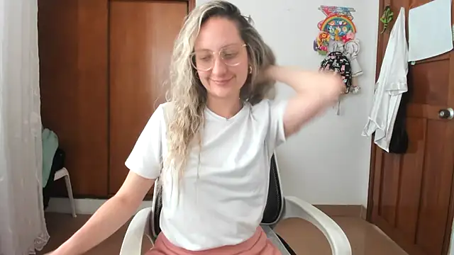 Snapshot of Adele_johnsonn1 chatting on October 7, 2:43 pm Adele johnsonn1 online show from October 7, 2:43 pm