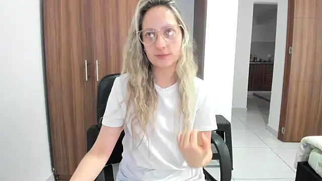 Snapshot of Adele_johnsonn1 chatting on September 17, 4:05 pm Adele johnsonn1 online show from September 17, 4:05 pm