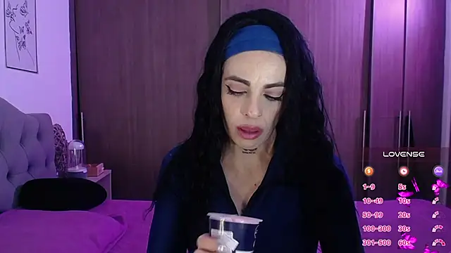 violett honney online show from March 13, 5:09 am