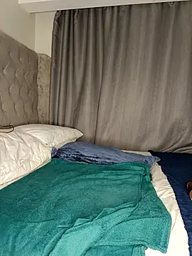 NiftyNora online show from January 5, 5:49 pm