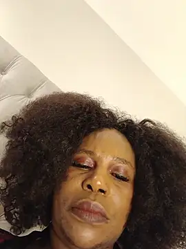 NiftyNora online show from July 6, 2:22 pm