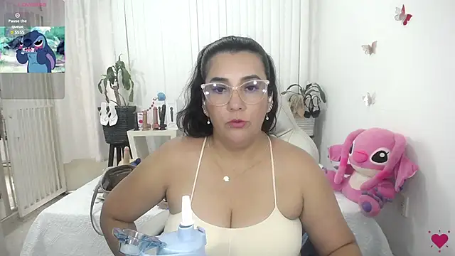 mom hot   online show from July 6, 10:34 pm