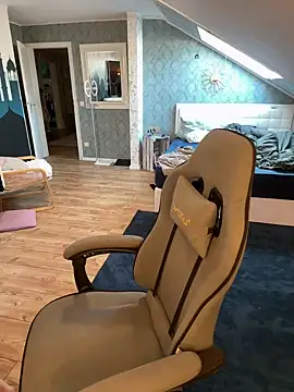 DiewildeRose online show from March 22, 7:25 am