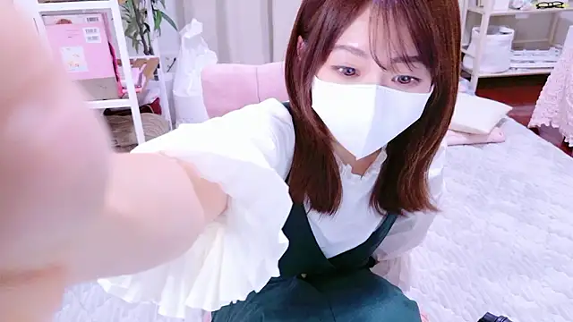 Snapshot of Mii_v_v chatting on October 25, 10:23 am Mii v v online show from October 25, 10:23 am