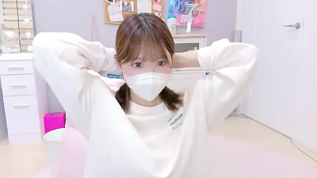 Snapshot of Yui-Ch chatting on October 6, 1:06 pm Yui-Ch online show from October 6, 1:06 pm