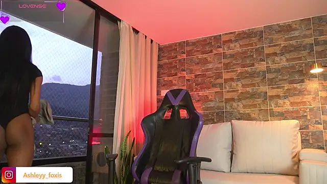 Ashleey Fox online show from February 17, 11:15 pm