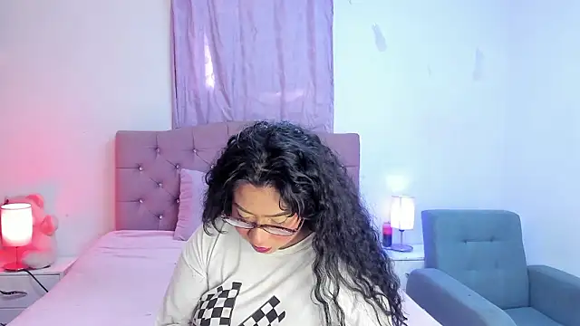 Latinabombsheell online show from February 13, 8:10 pm