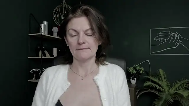 VivianWILD online show from May 12, 5:48 am