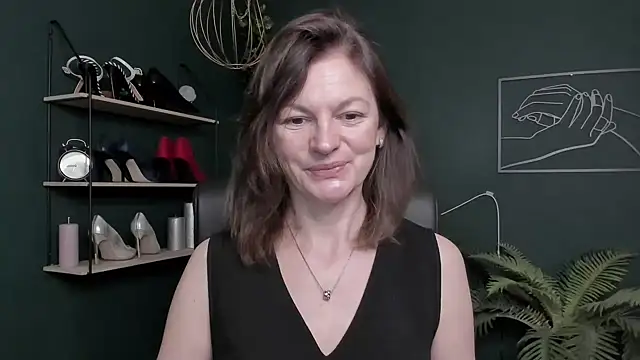 VivianWILD online show from November 4, 6:51 am