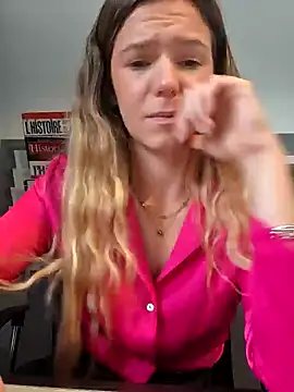 Snapshot of lucie_mehott chatting on October 9, 9:35 am lucie mehott online show from October 9, 9:35 am
