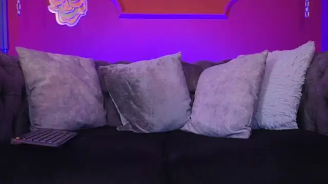 Julieta Russell online show from December 21, 12:20 pm