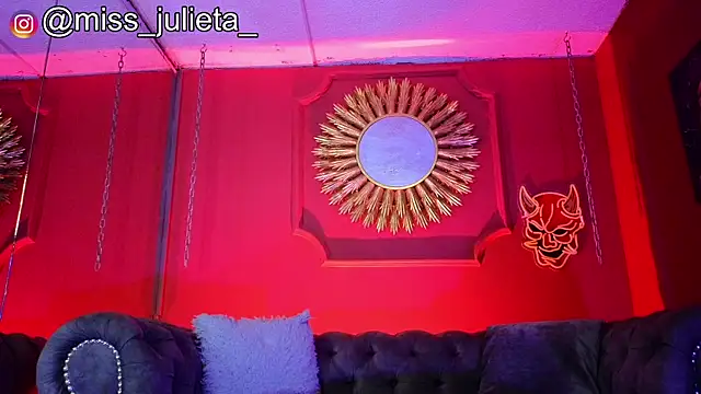 Julieta Russell online show from July 14, 1:05 pm