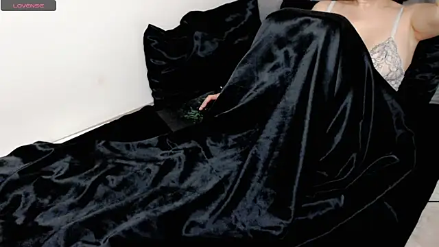 hotmask online show from January 13, 7:40 pm