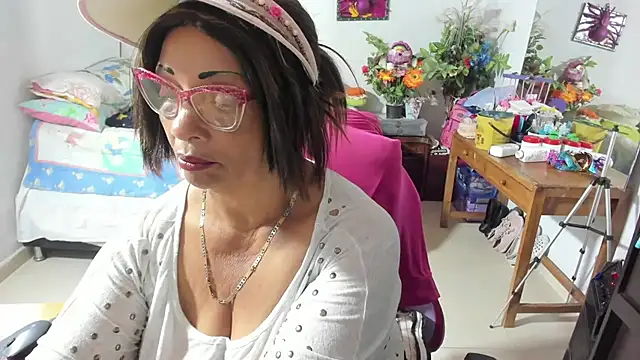Snapshot of Mrs_mommy_ chatting on October 3, 7:41 pm Mrs mommy online show from October 3, 7:41 pm