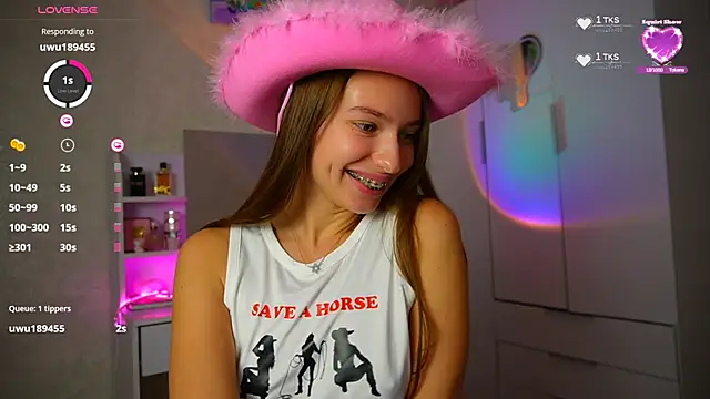 Snapshot of soffy__kisss chatting on October 3, 3:28 pm soffy kisss online show from October 3, 3:28 pm
