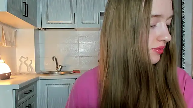 leslie my lovee online show from October 15, 9:28 pm