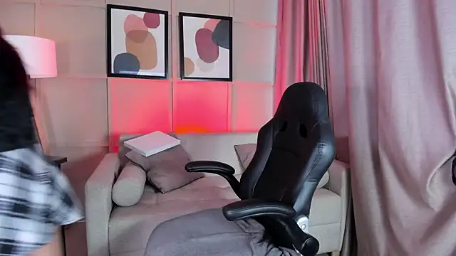 helenaduque  online show from May 4, 1:04 pm