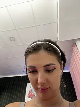 SophiaVilner online show from July 1, 7:35 pm