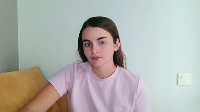 Miss Arwen online show from July 16, 1:15 pm