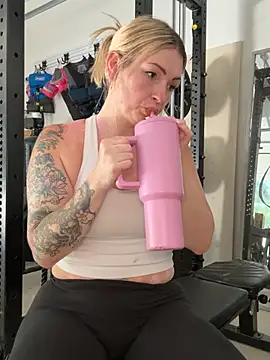 MaggieMayI89 online show from June 18, 5:29 pm