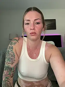 MaggieMayI89 online show from July 28, 6:20 pm