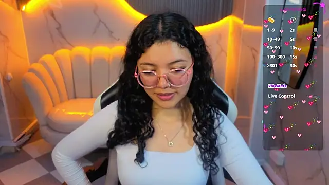 victoria castillo b online show from February 25, 7:45 pm