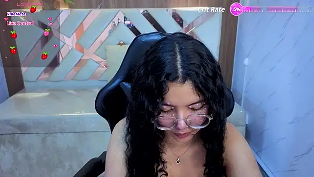 Snapshot of victoria_castillo_b chatting on October 8, 3:22 am victoria castillo b online show from October 8, 3:22 am