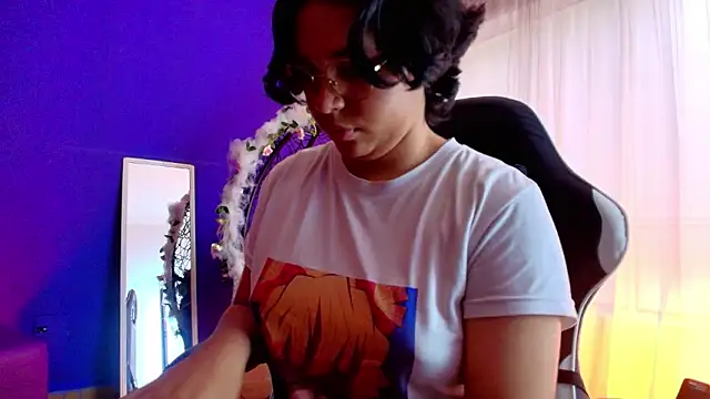 Emmapark  online show from February 3, 6:45 pm